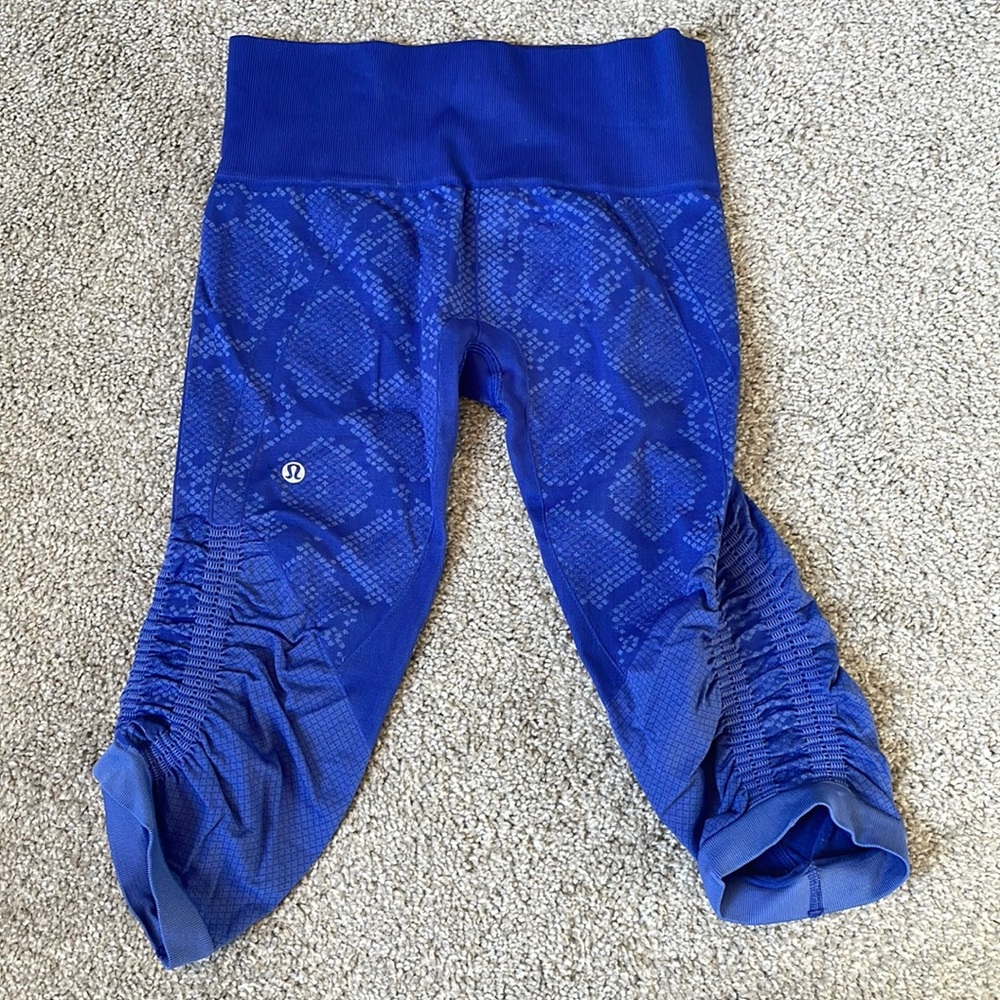 Lululemon in the follow crop size 4 GUC